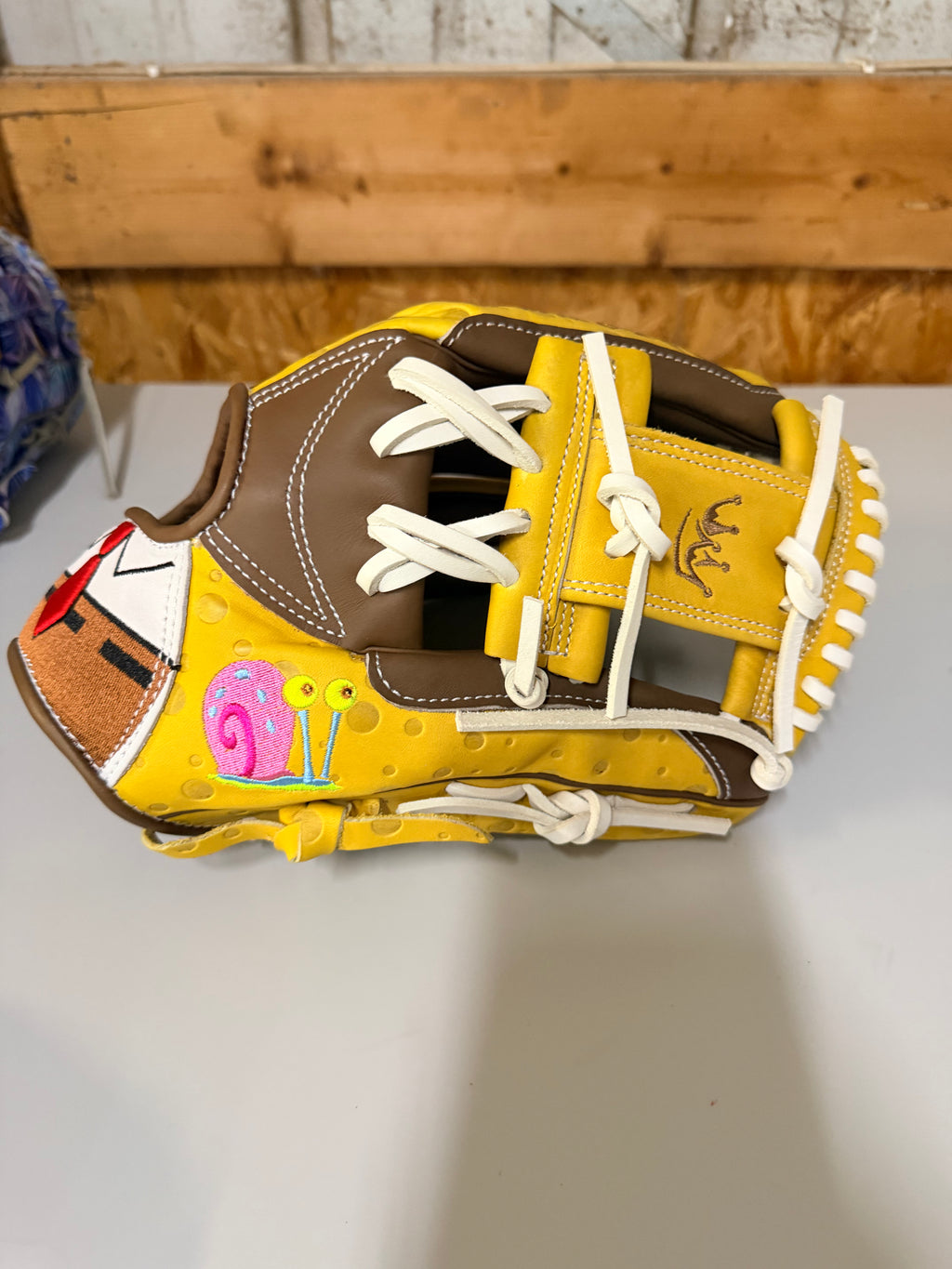 Crown Glove Co. 12.5 Spongebob Theme