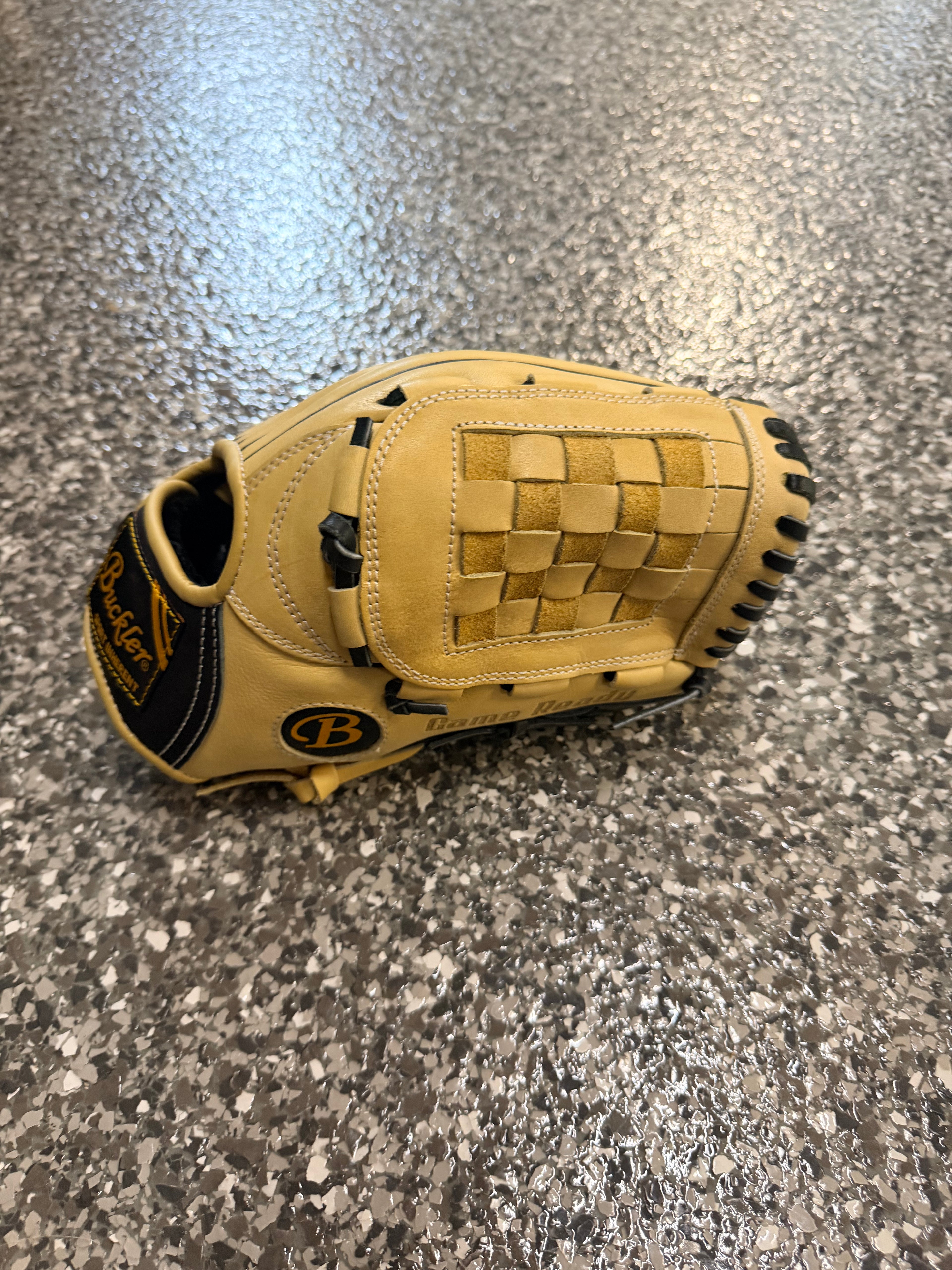 Buckler 12" JAVA Glove